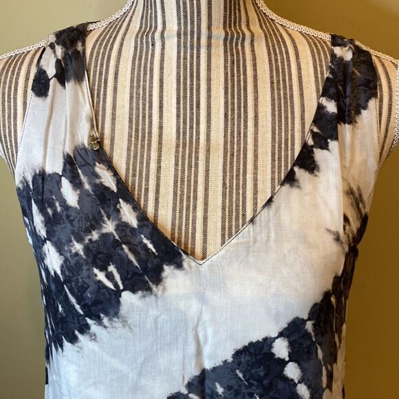 PINEAPPLES brand women’s tank medium - Picture 2 of 9